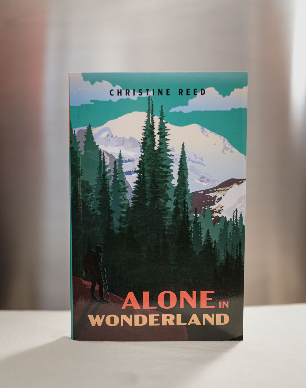 Christine Reed Buchcover Alone in Wonderland Weitwanderwege