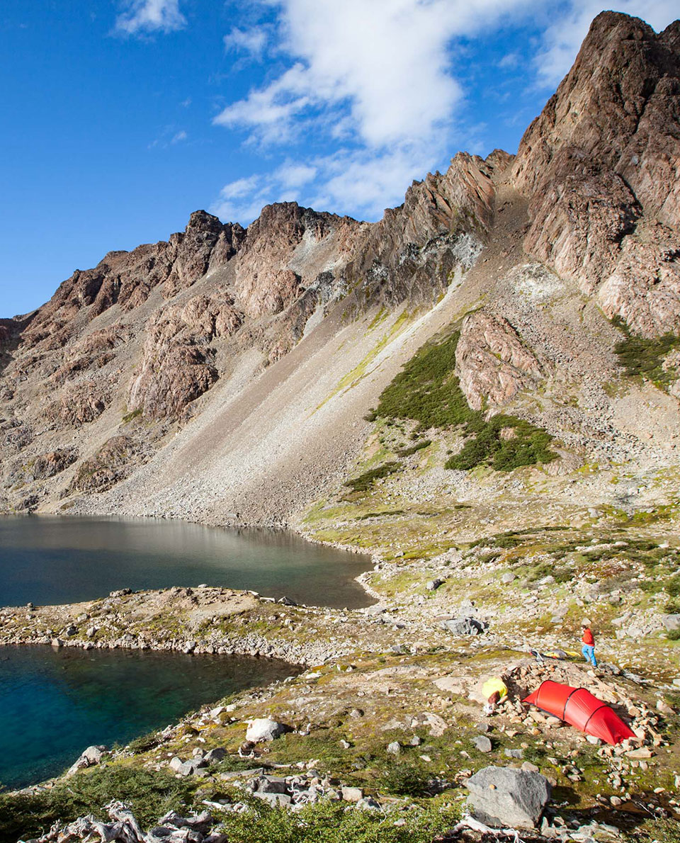 Long-distance hiking trails Circuito Dientes Navarinho wild camping in the land of fire