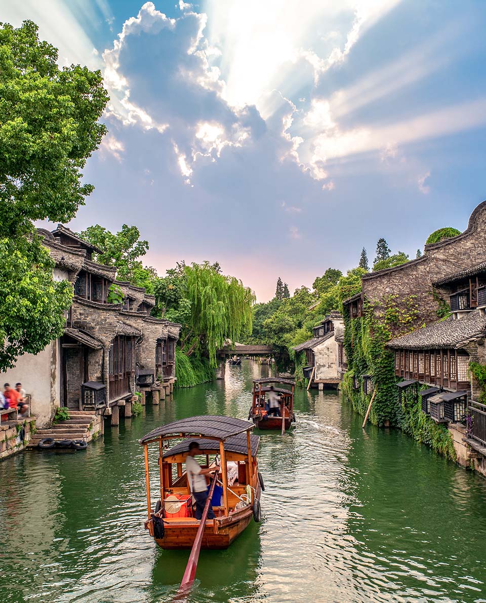 Long distance hiking trails Yangtze River water town of Wuzhen in South China