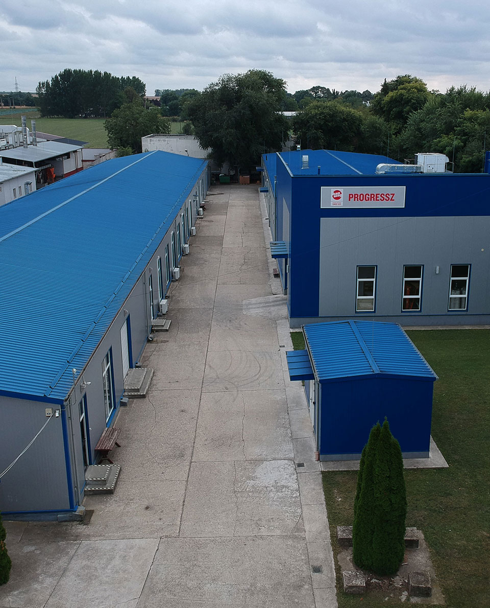 Luftbild der Hanwag Produktionsstätte im ungarischen Hajdúböszörmény