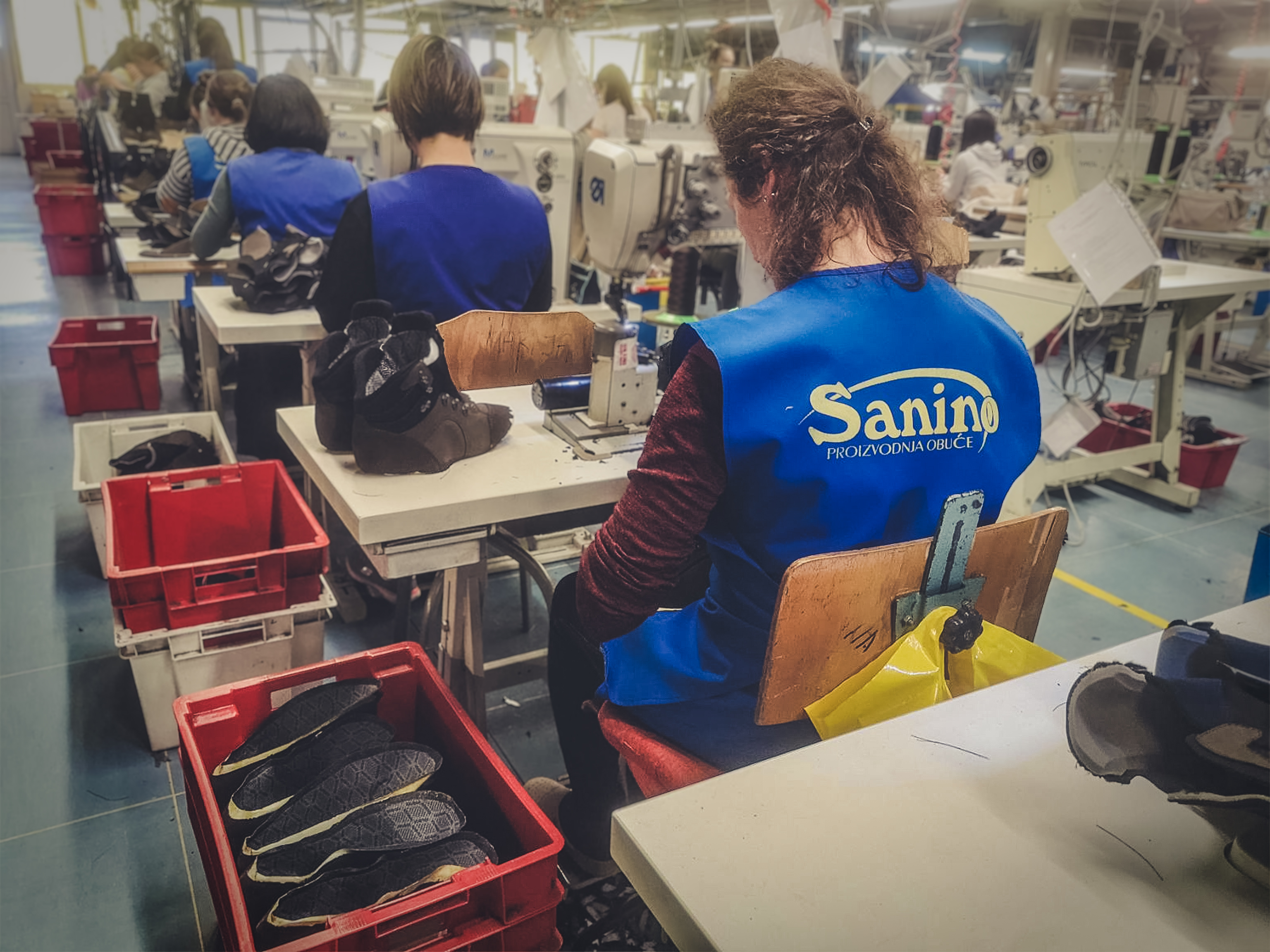 Arbeiterinnen des Wanderschuhe-Herstellers Sanino für Hanwag